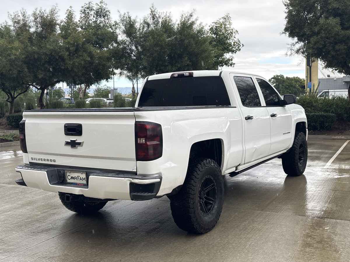 2018 Chevrolet Silverado 1500 Custom photo 3