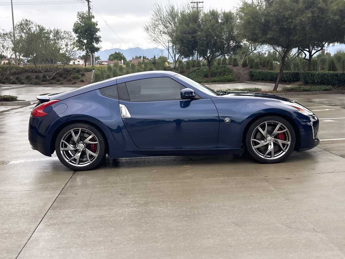 2017 Nissan 370Z Sport photo 2