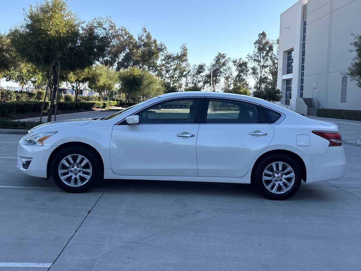 2013 Nissan Altima 2.5 S photo 4