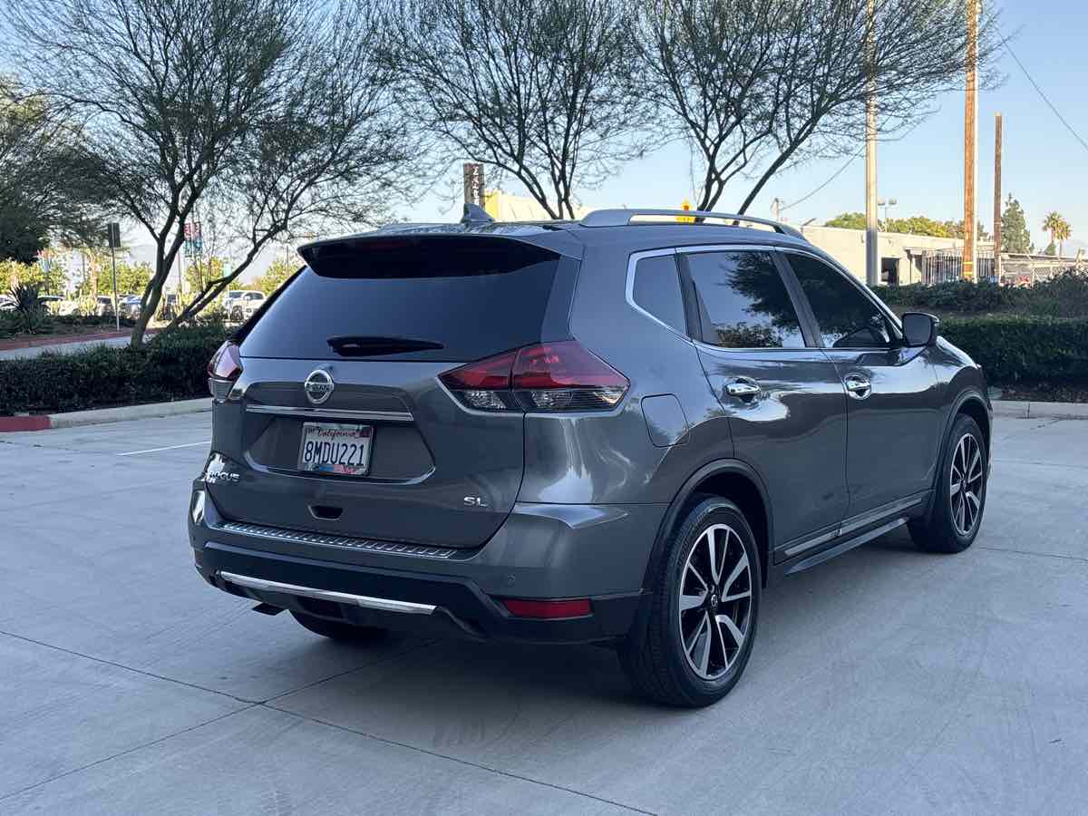 2019 Nissan Rogue SL photo 3