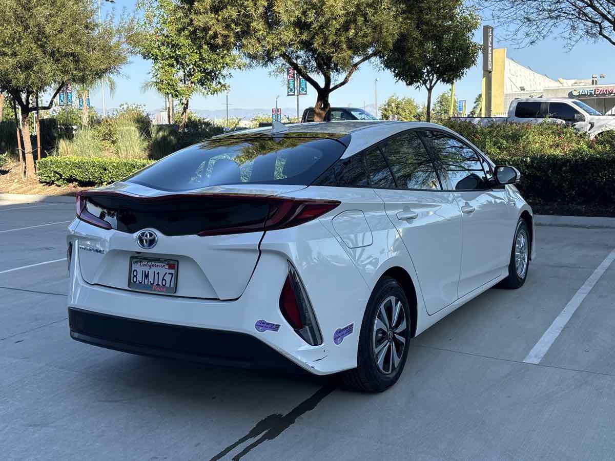2019 Toyota Prius Prime Plus Premium Advanced photo 3