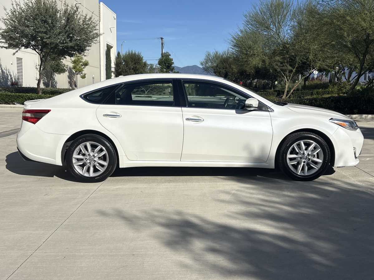 2015 Toyota Avalon XLE photo 2