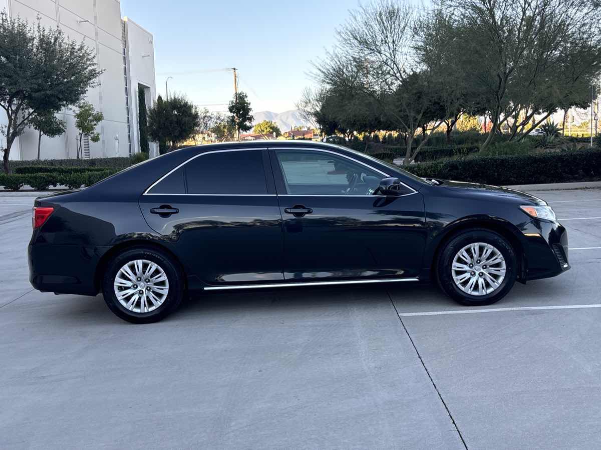 2012 Toyota Camry LE photo 2