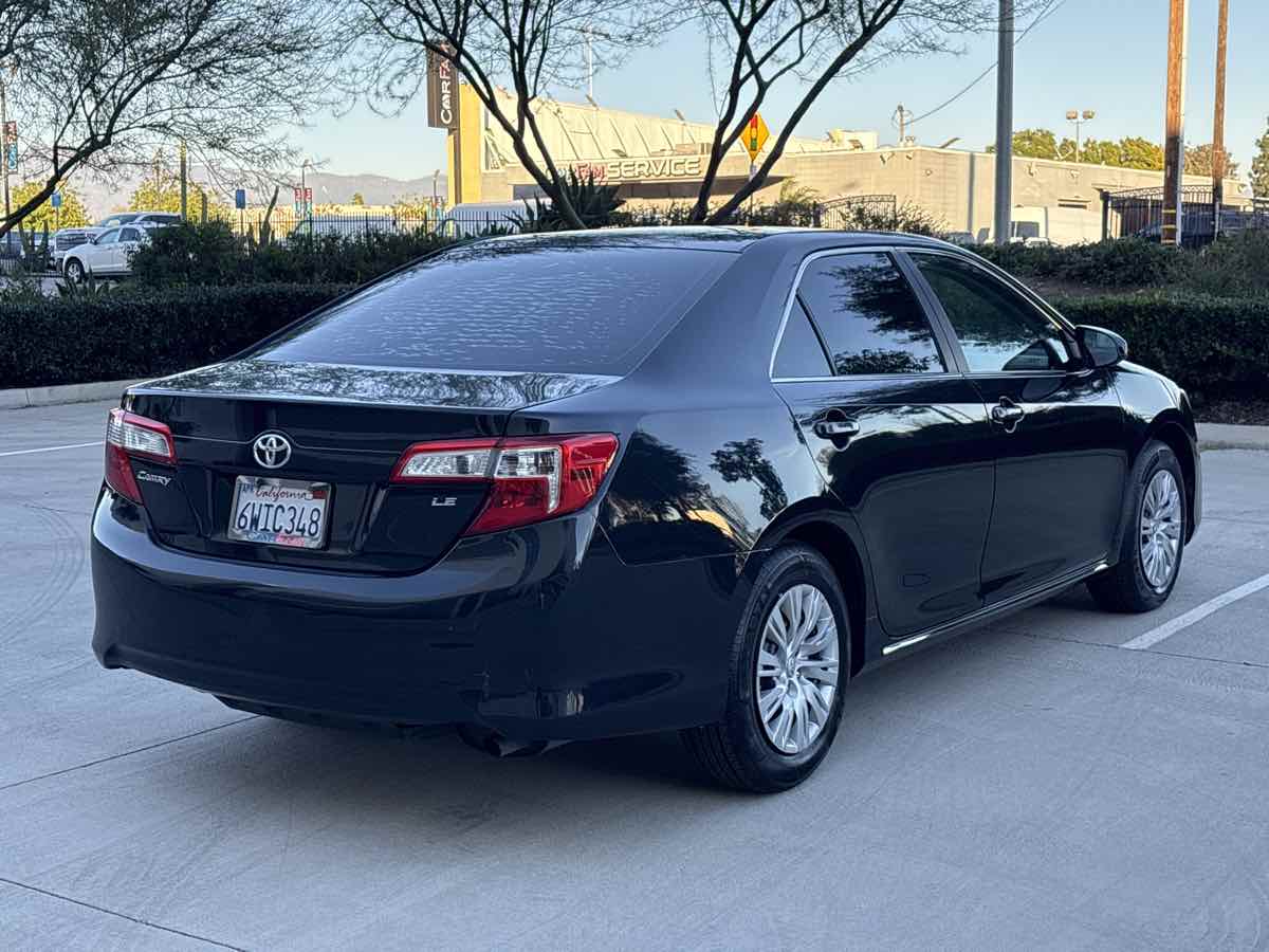 2012 Toyota Camry LE photo 3