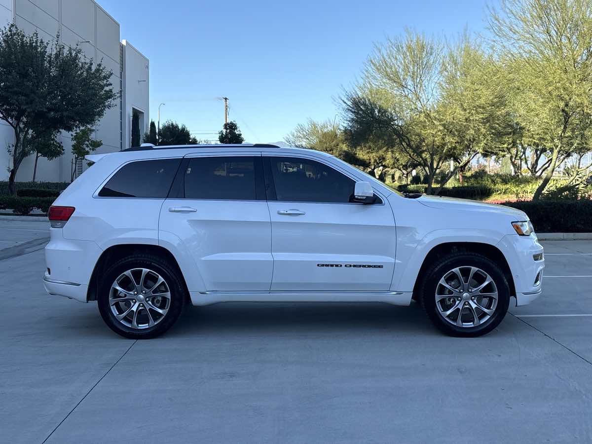 2020 Jeep Grand Cherokee Summit photo 2