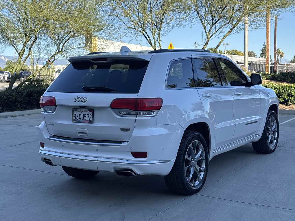 2020 Jeep Grand Cherokee Summit photo 3