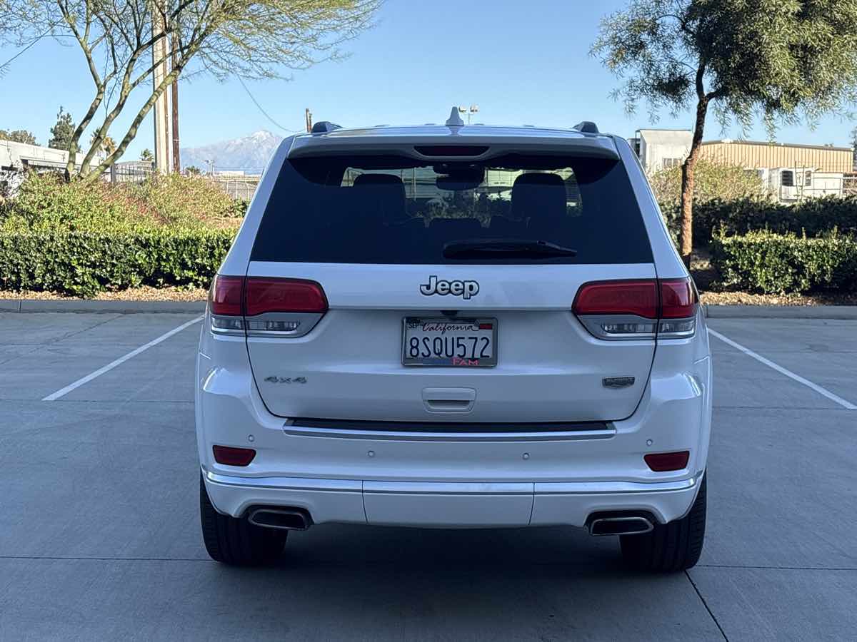 2020 Jeep Grand Cherokee Summit photo 4