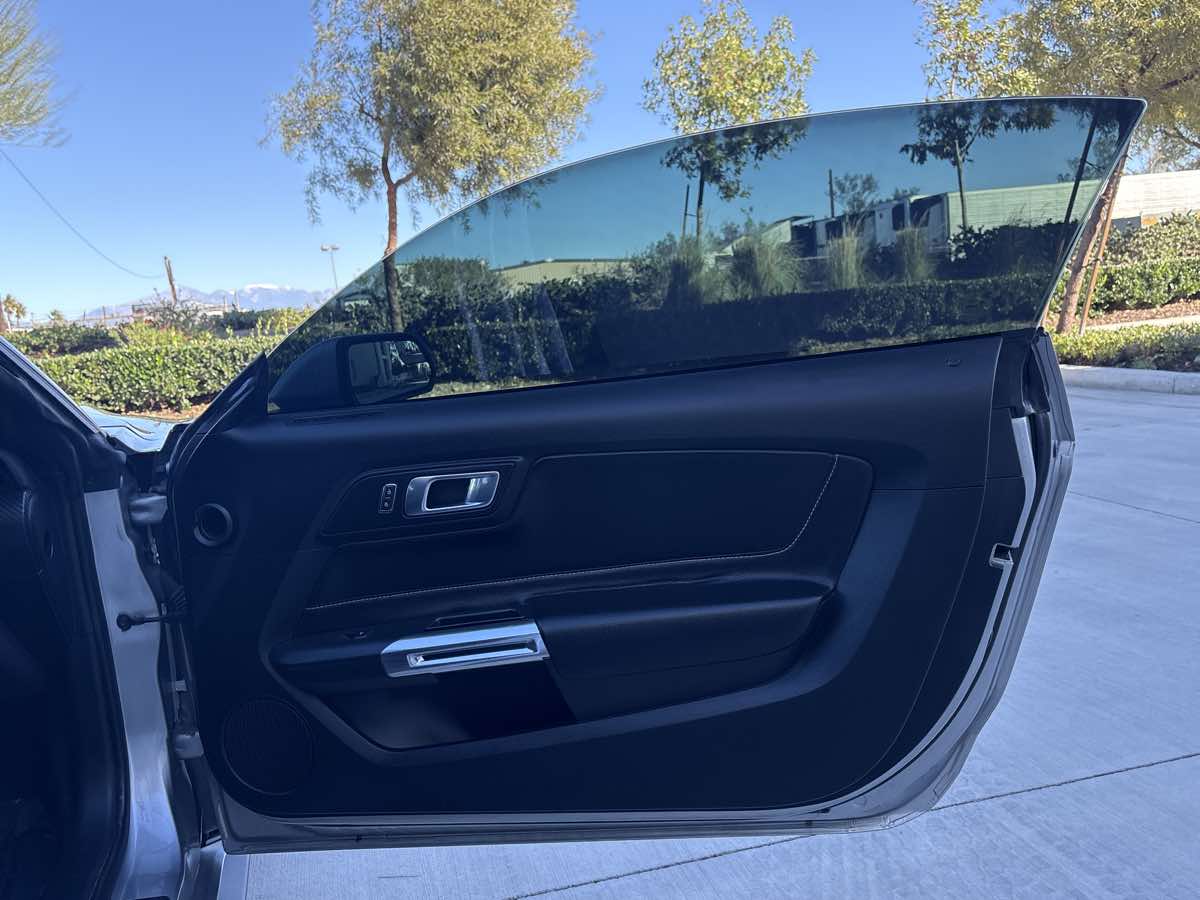 2020 Ford Mustang EcoBoost - Photo 19