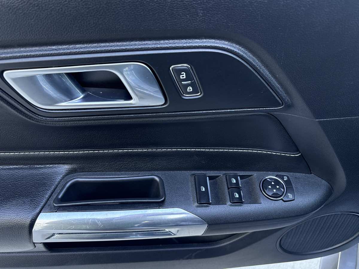 2020 Ford Mustang EcoBoost - Photo 25