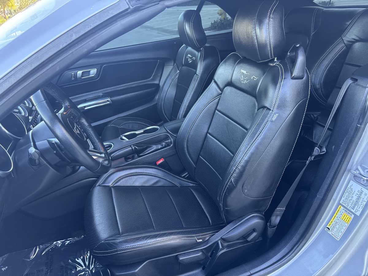 2020 Ford Mustang EcoBoost - Photo 26