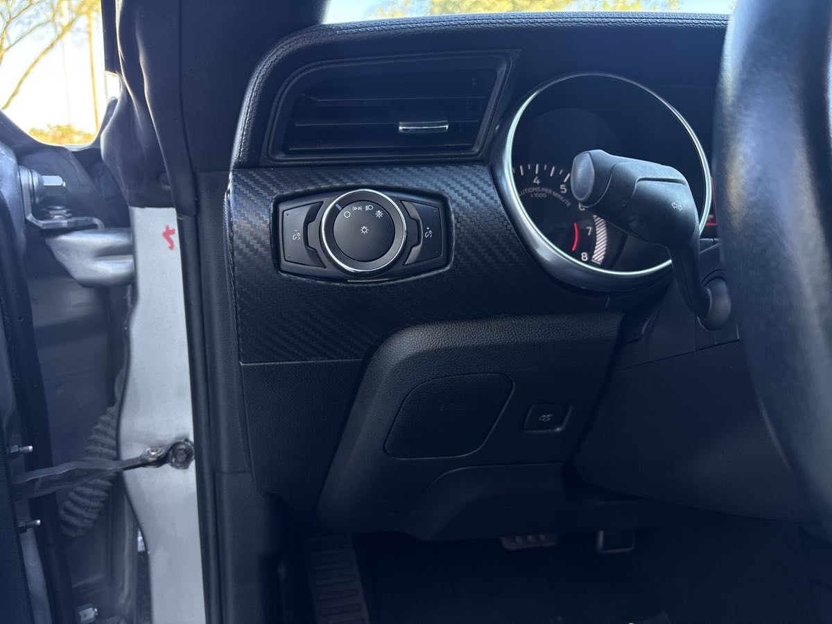 2020 Ford Mustang EcoBoost - Photo 27