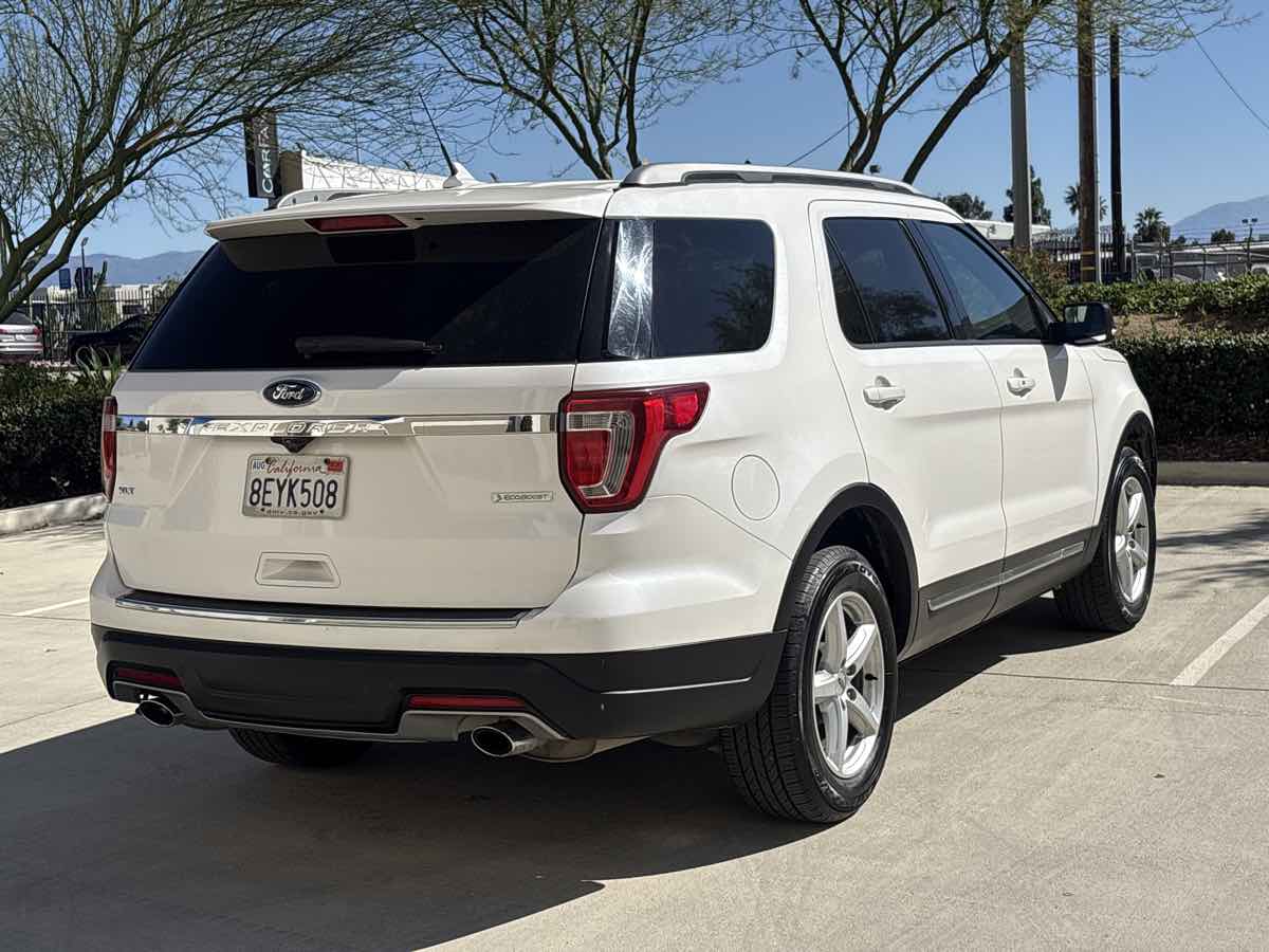 2018 Ford Explorer XLT - Photo 3