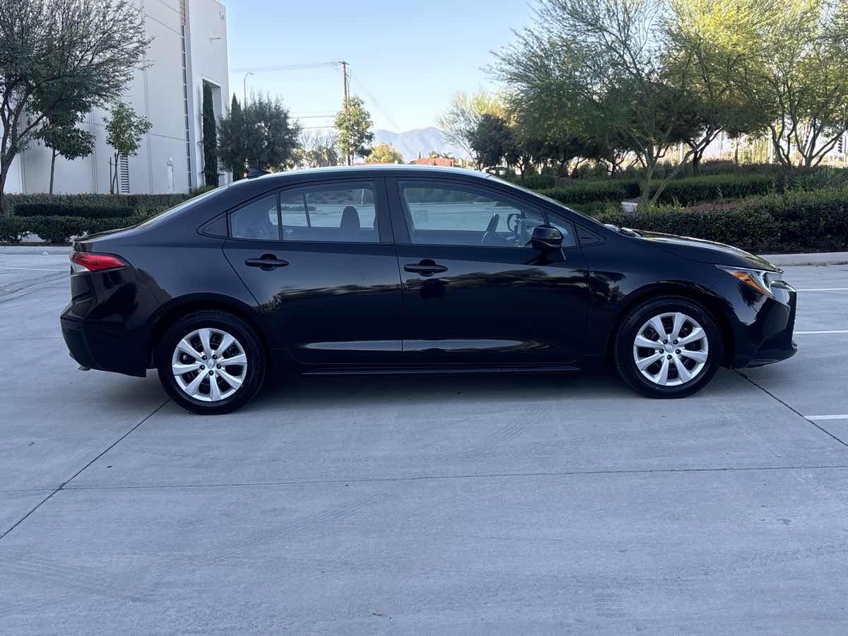 2023 Toyota Corolla LE - Photo 2