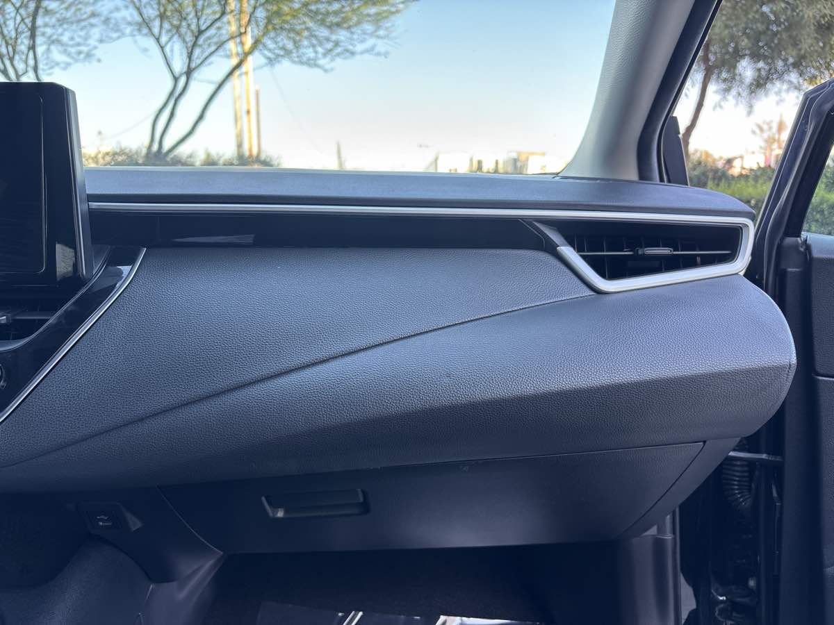 2023 Toyota Corolla LE - Photo 18