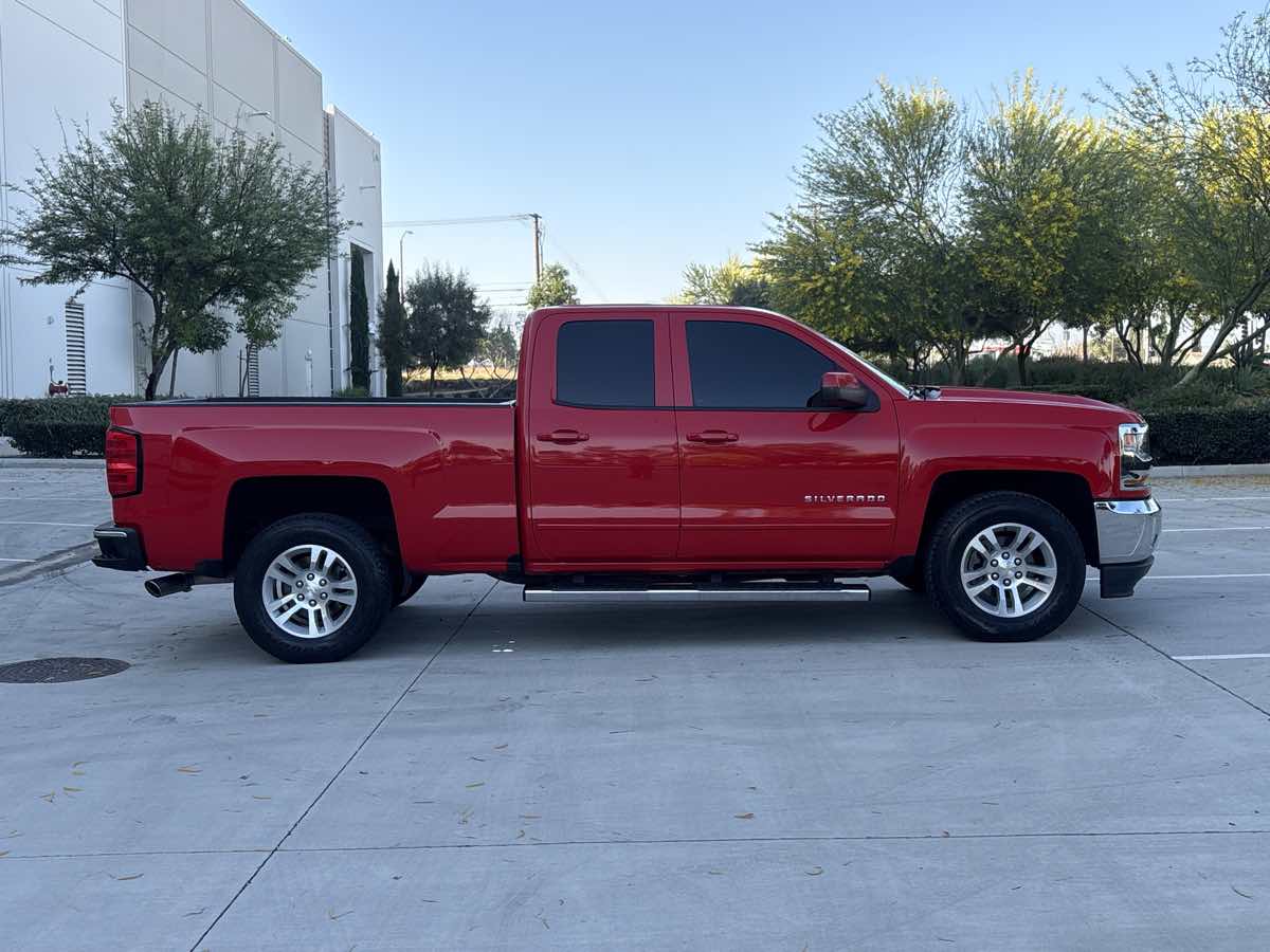 2019 Chevrolet Silverado 1500 LD LT - Photo 2