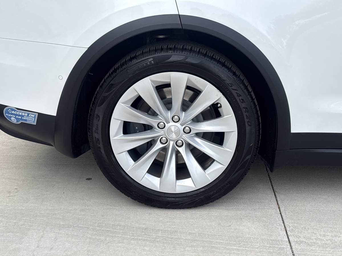 2020 Tesla Model X Long Range Plus - Photo 9