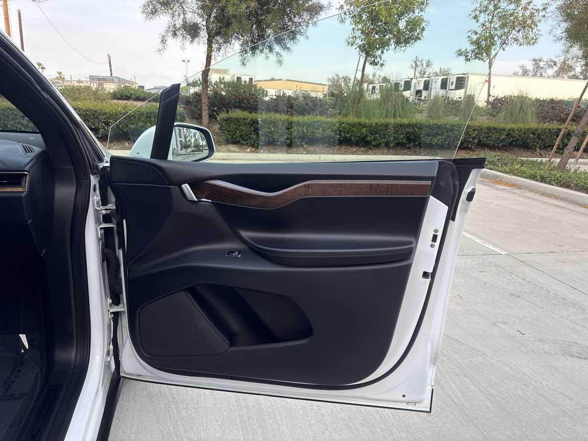 2020 Tesla Model X Long Range Plus - Photo 19