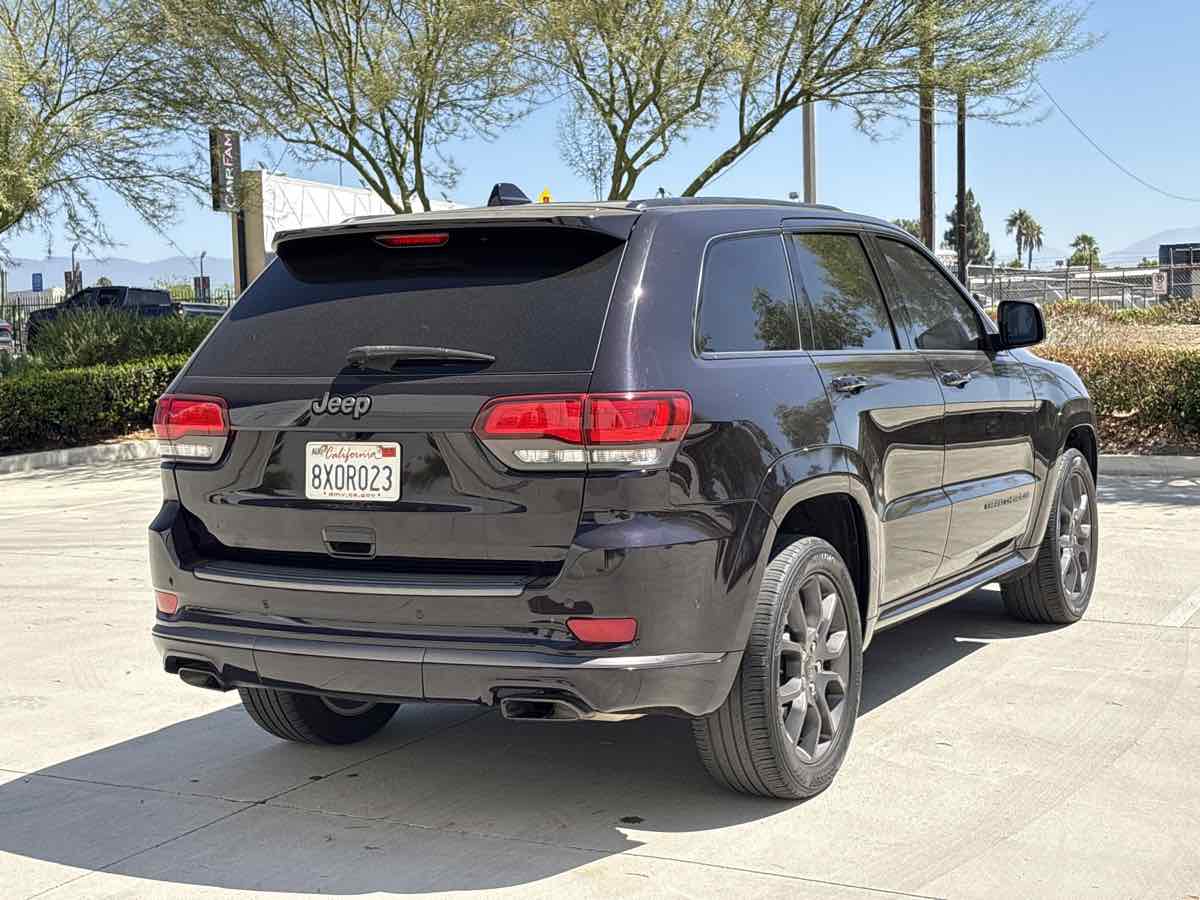 Photo 3 of this Jeep Grand Cherokee