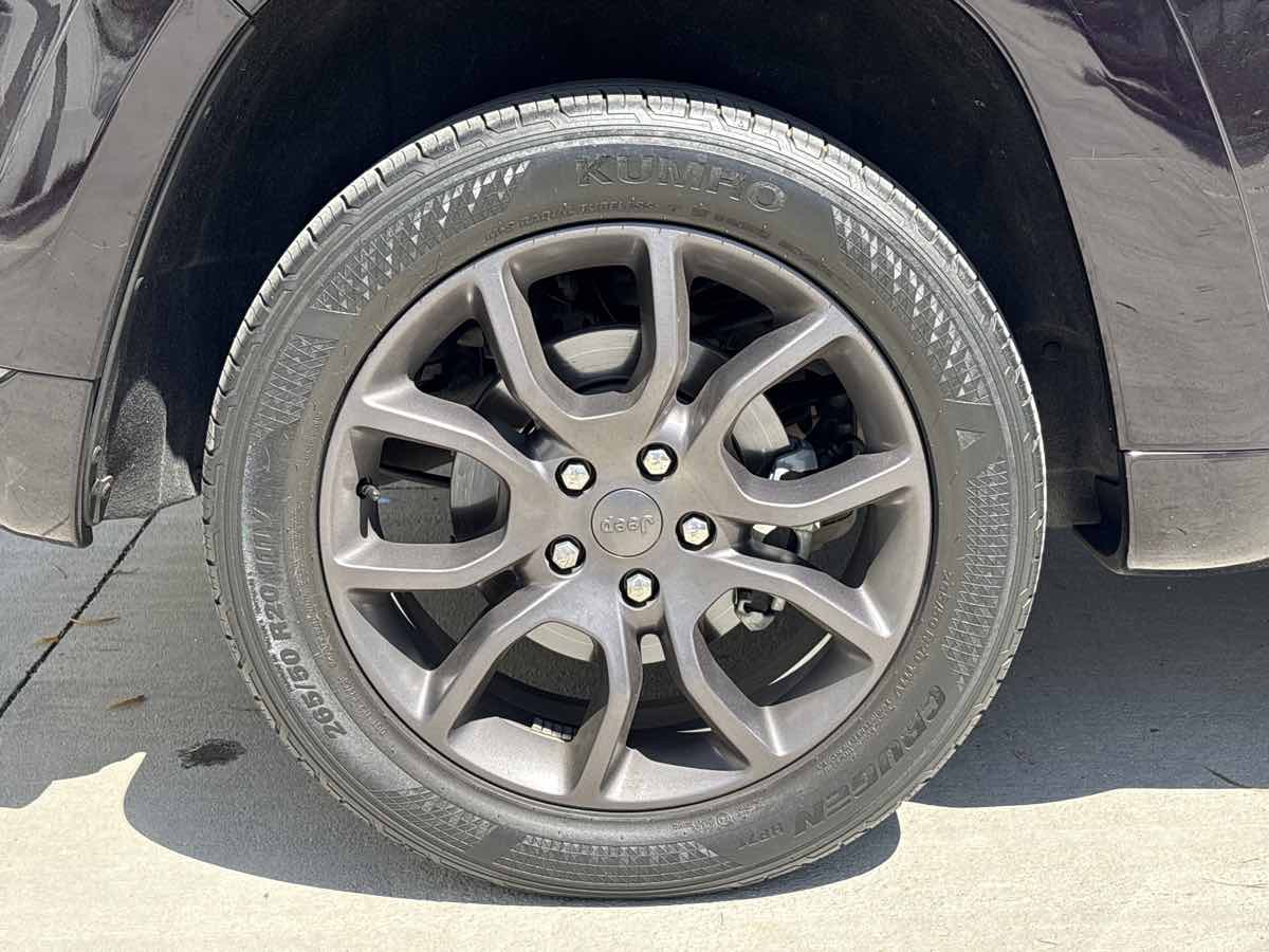 Photo 9 of this Jeep Grand Cherokee