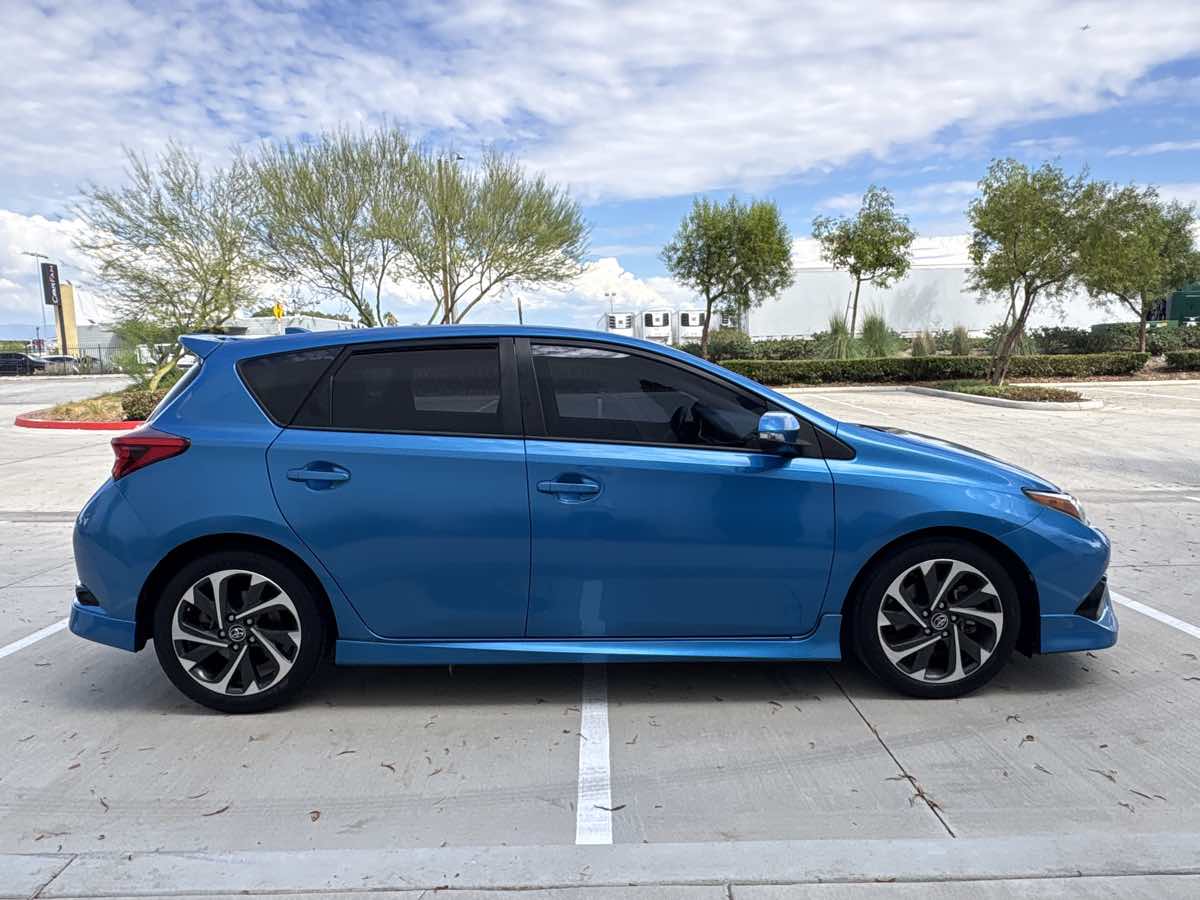 Photo 2 of this Toyota Corolla iM