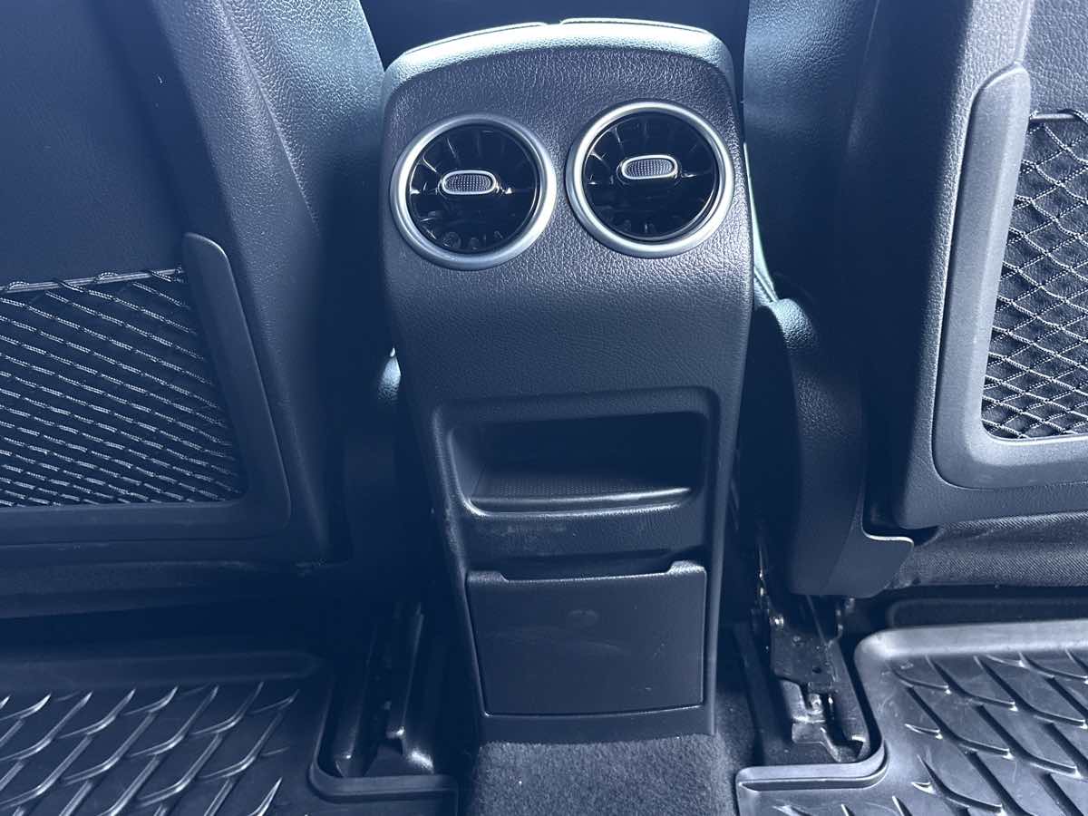 Photo 15 of this Mercedes-Benz EQB 300
