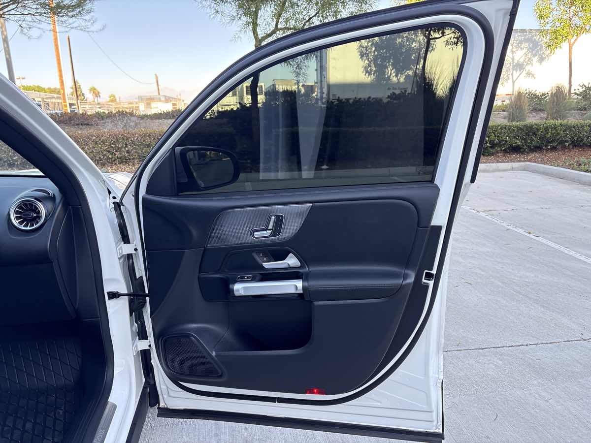 Photo 16 of this Mercedes-Benz EQB 300