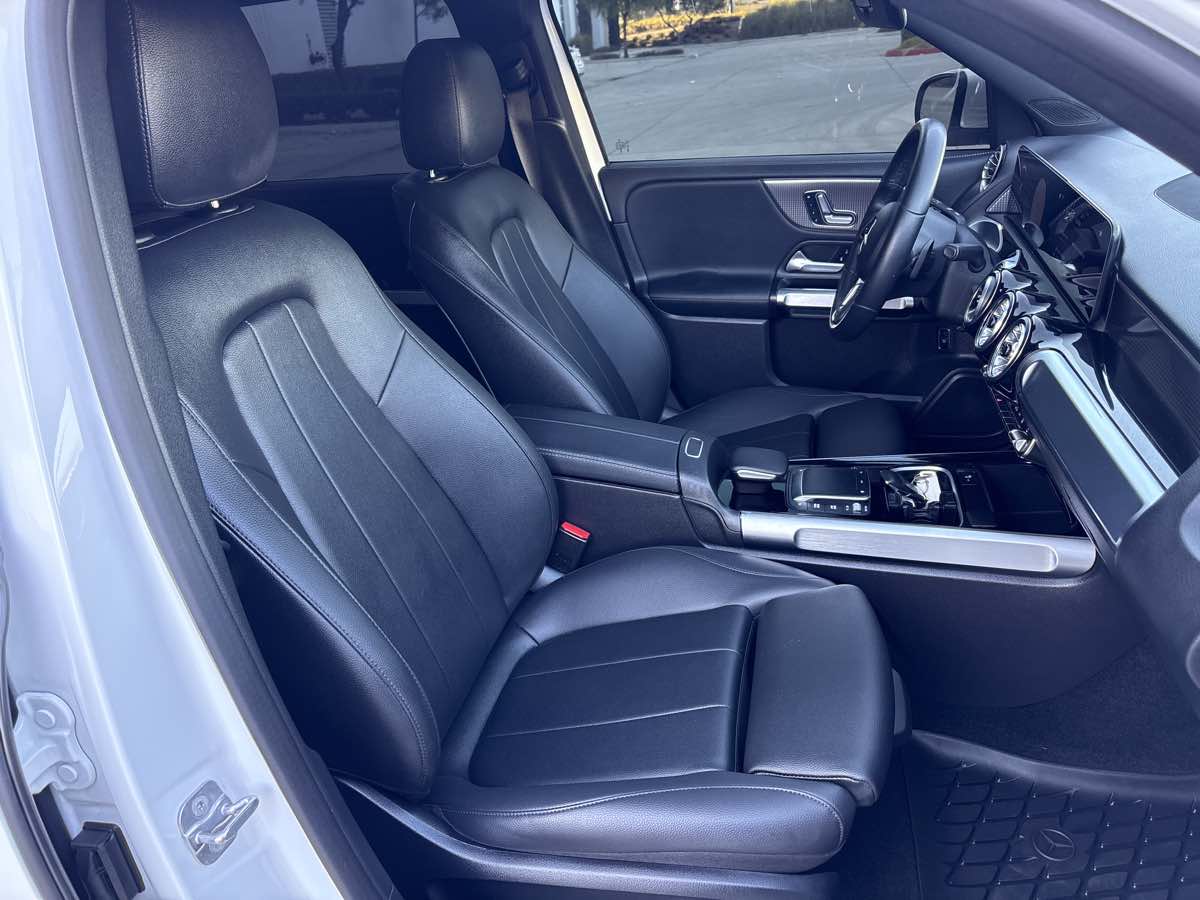 Photo 17 of this Mercedes-Benz EQB 300