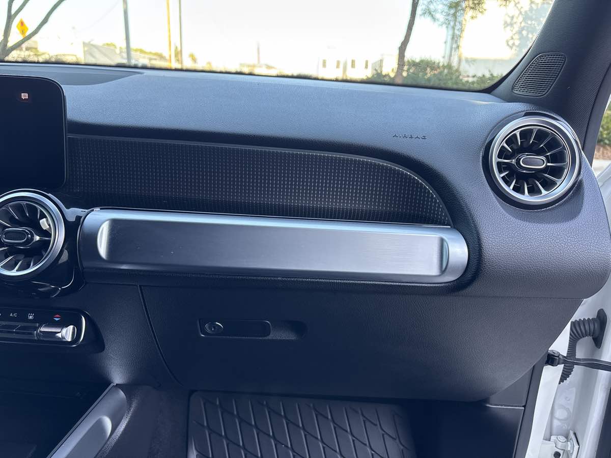 Photo 18 of this Mercedes-Benz EQB 300