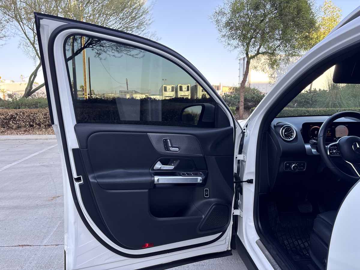 Photo 19 of this Mercedes-Benz EQB 300