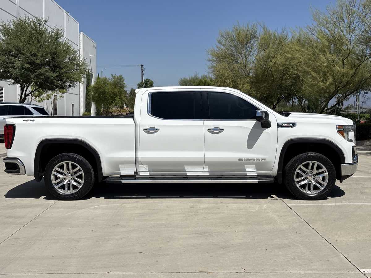 Photo 2 of this GMC Sierra 1500