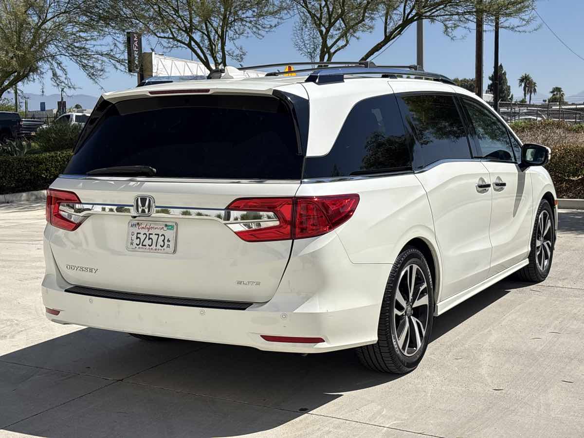 Photo 3 of this Honda Odyssey