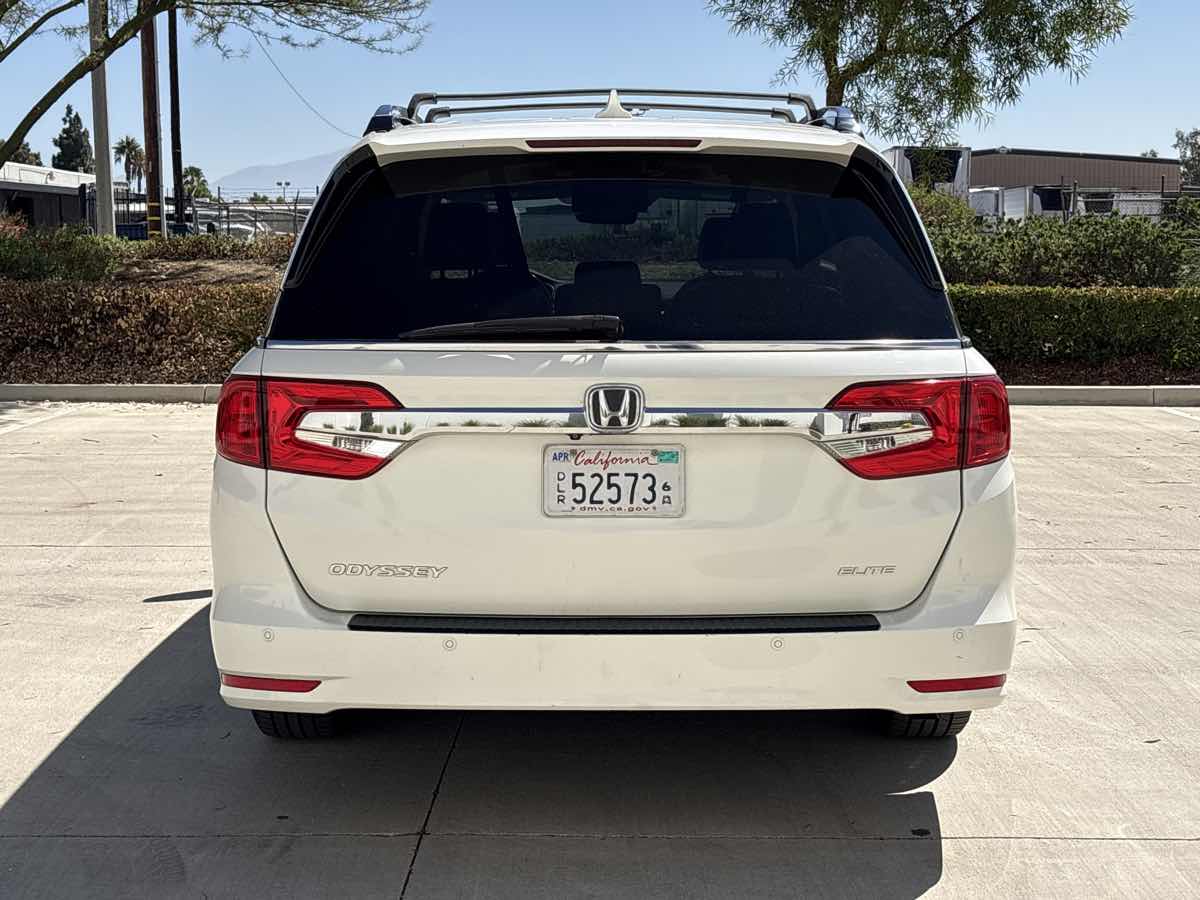 Photo 4 of this Honda Odyssey