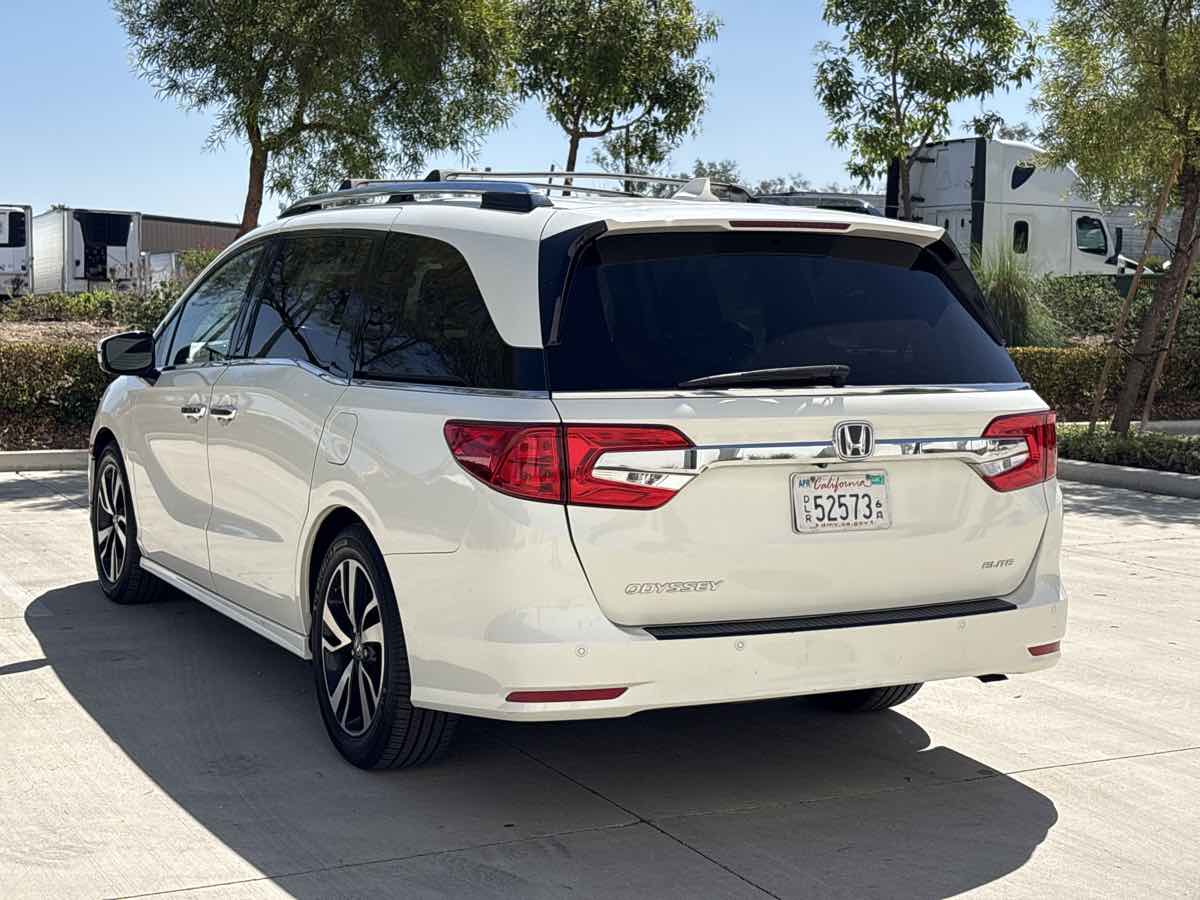 Photo 5 of this Honda Odyssey