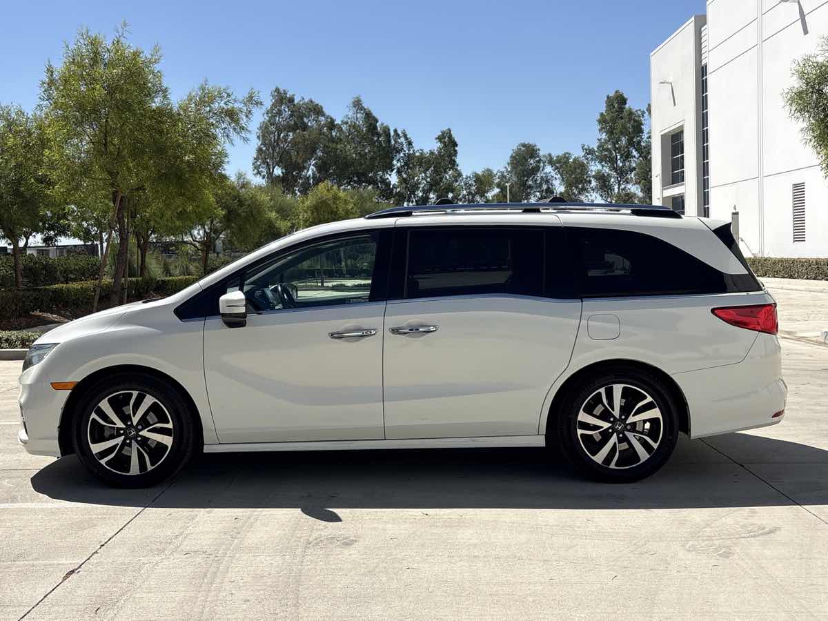 Photo 6 of this Honda Odyssey