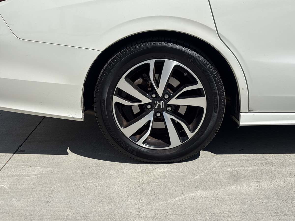Photo 9 of this Honda Odyssey