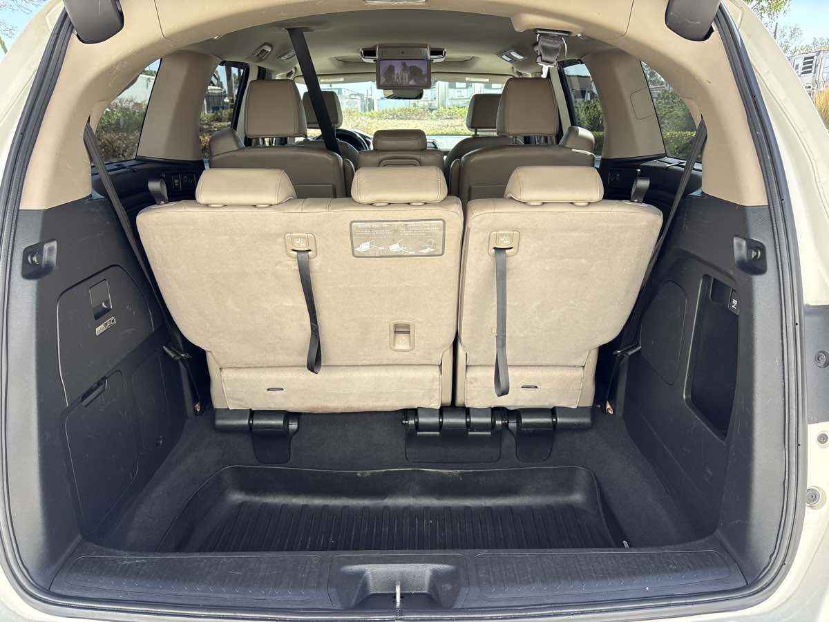 Photo 10 of this Honda Odyssey