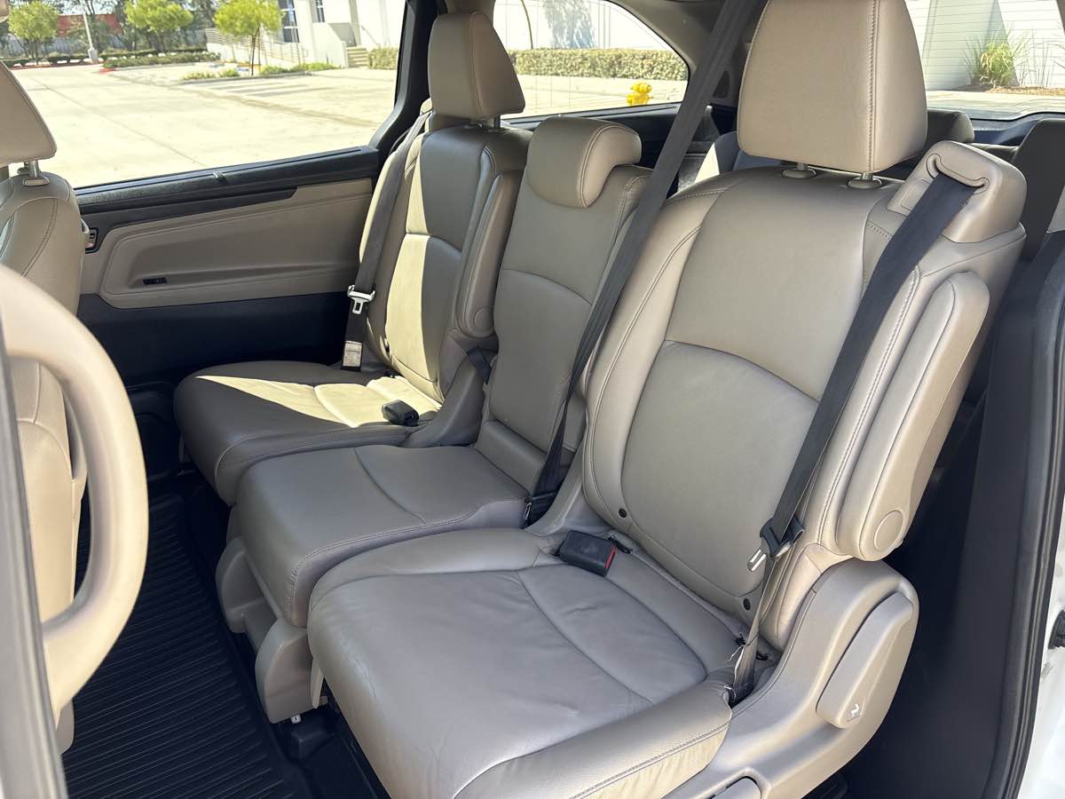 Photo 11 of this Honda Odyssey