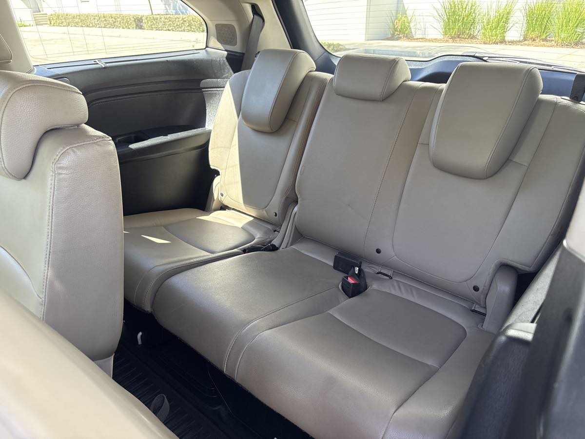 Photo 12 of this Honda Odyssey