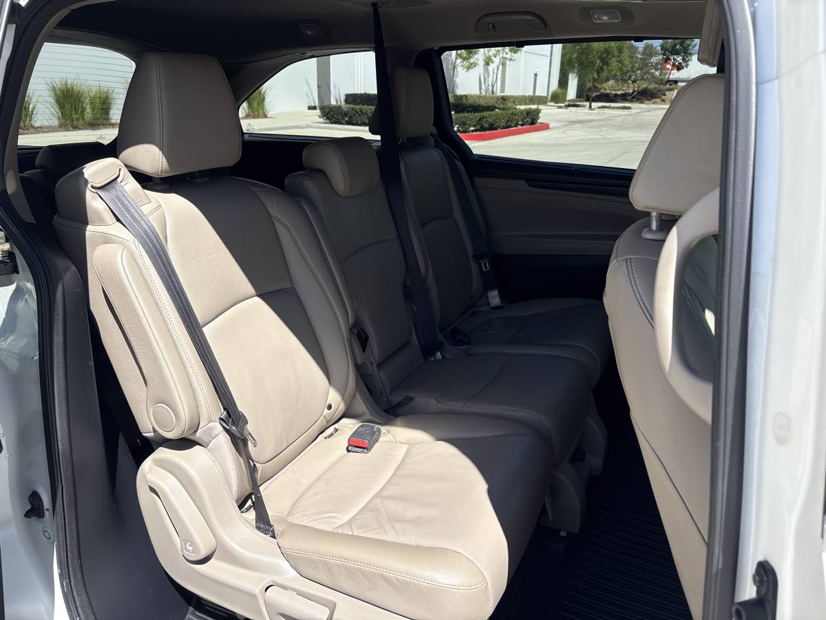 Photo 14 of this Honda Odyssey