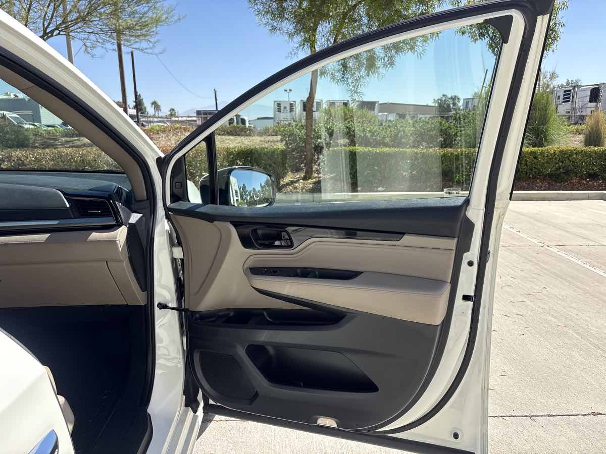 Photo 15 of this Honda Odyssey