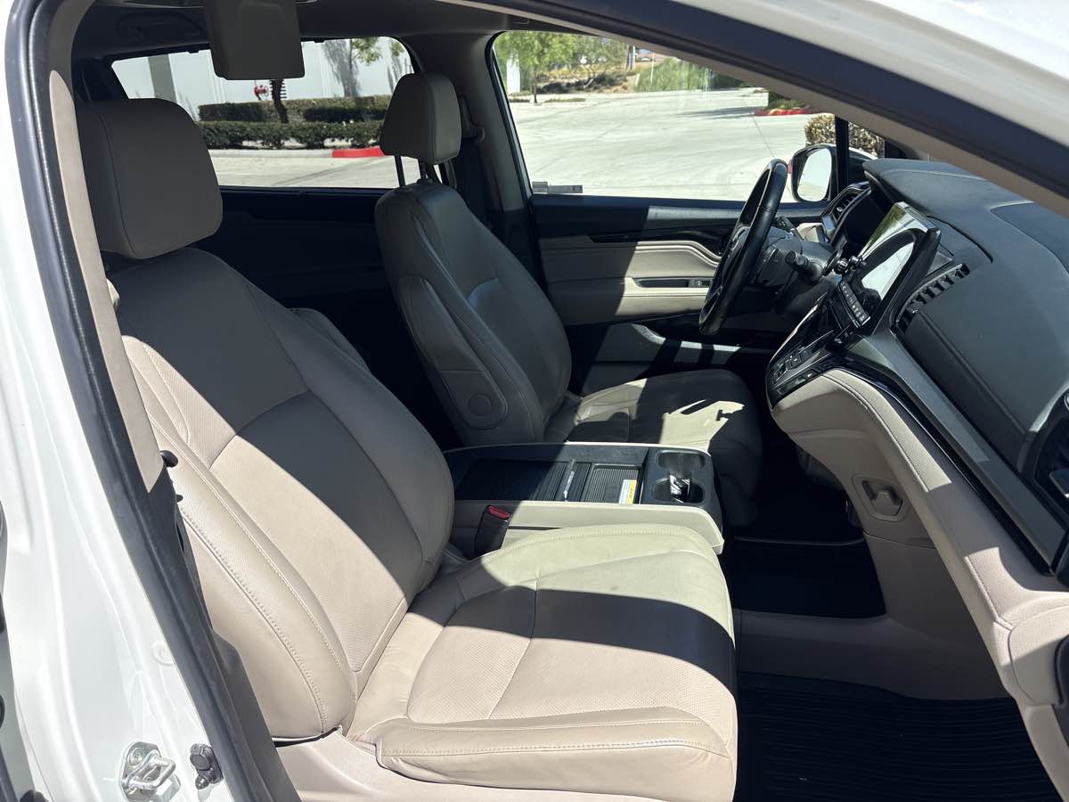 Photo 16 of this Honda Odyssey