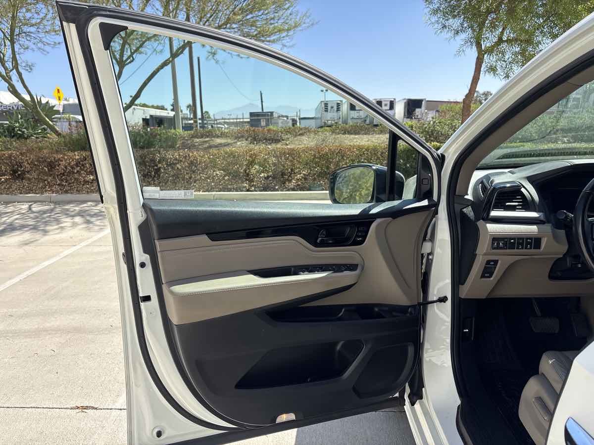 Photo 18 of this Honda Odyssey