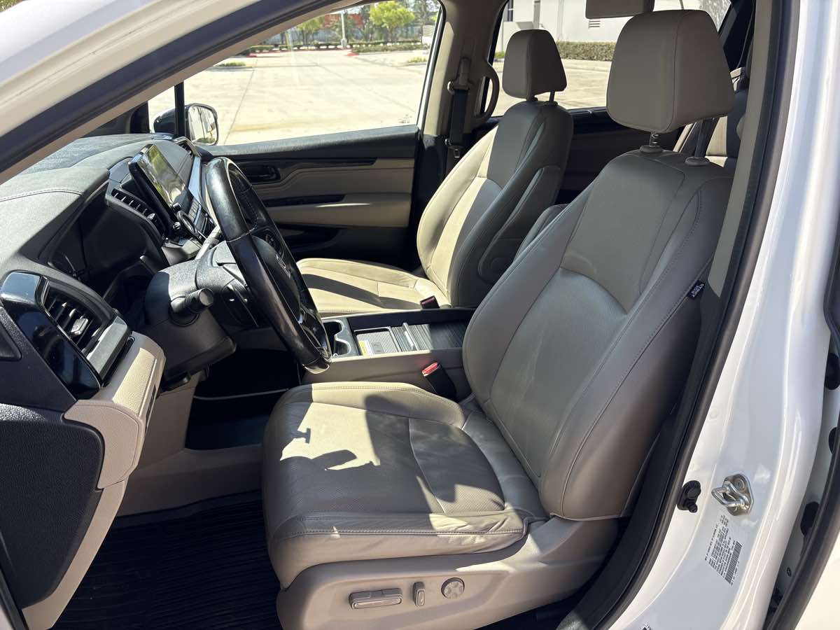 Photo 19 of this Honda Odyssey