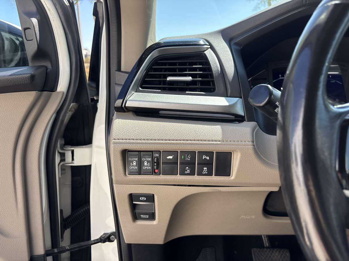 Photo 20 of this Honda Odyssey