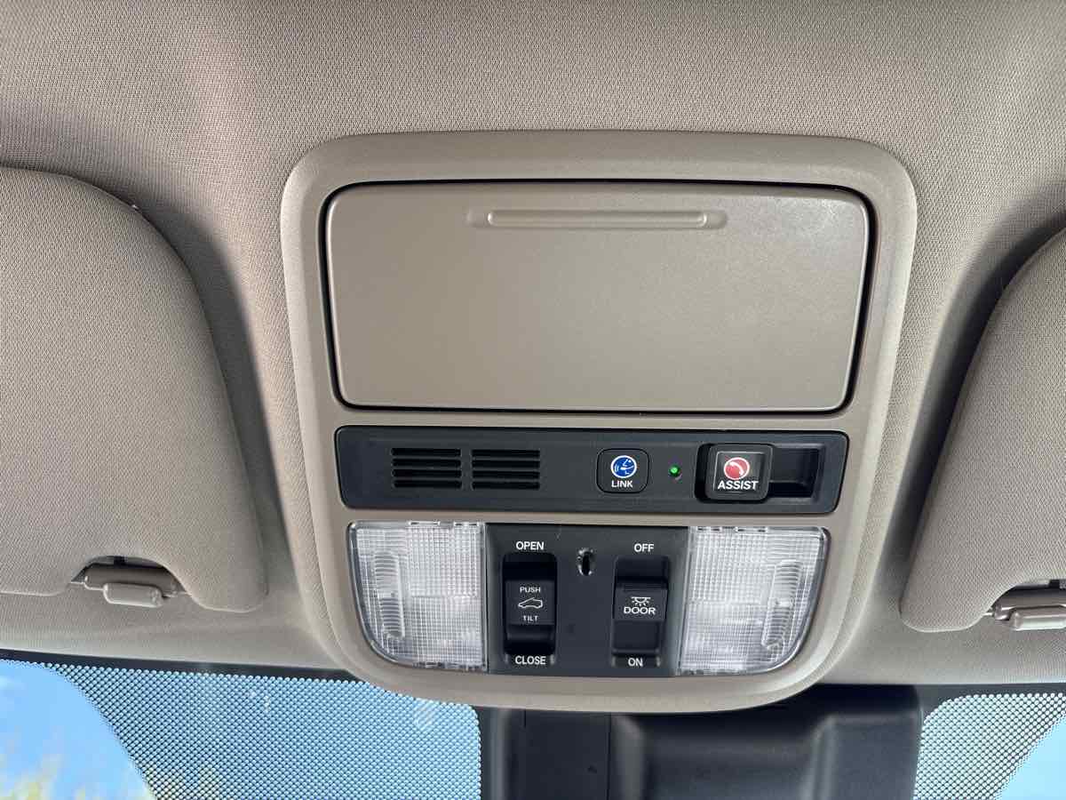 Photo 28 of this Honda Odyssey