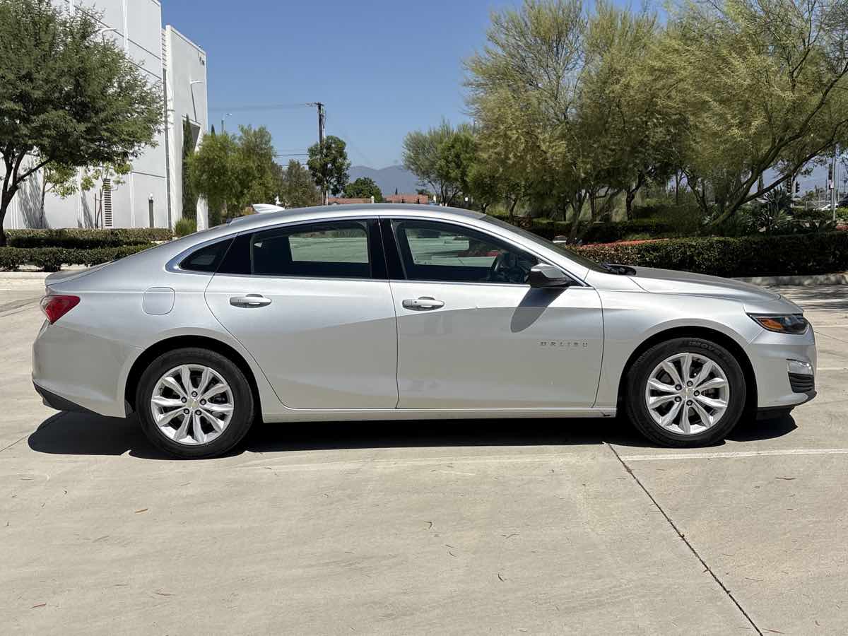 Photo 2 of this Chevrolet Malibu