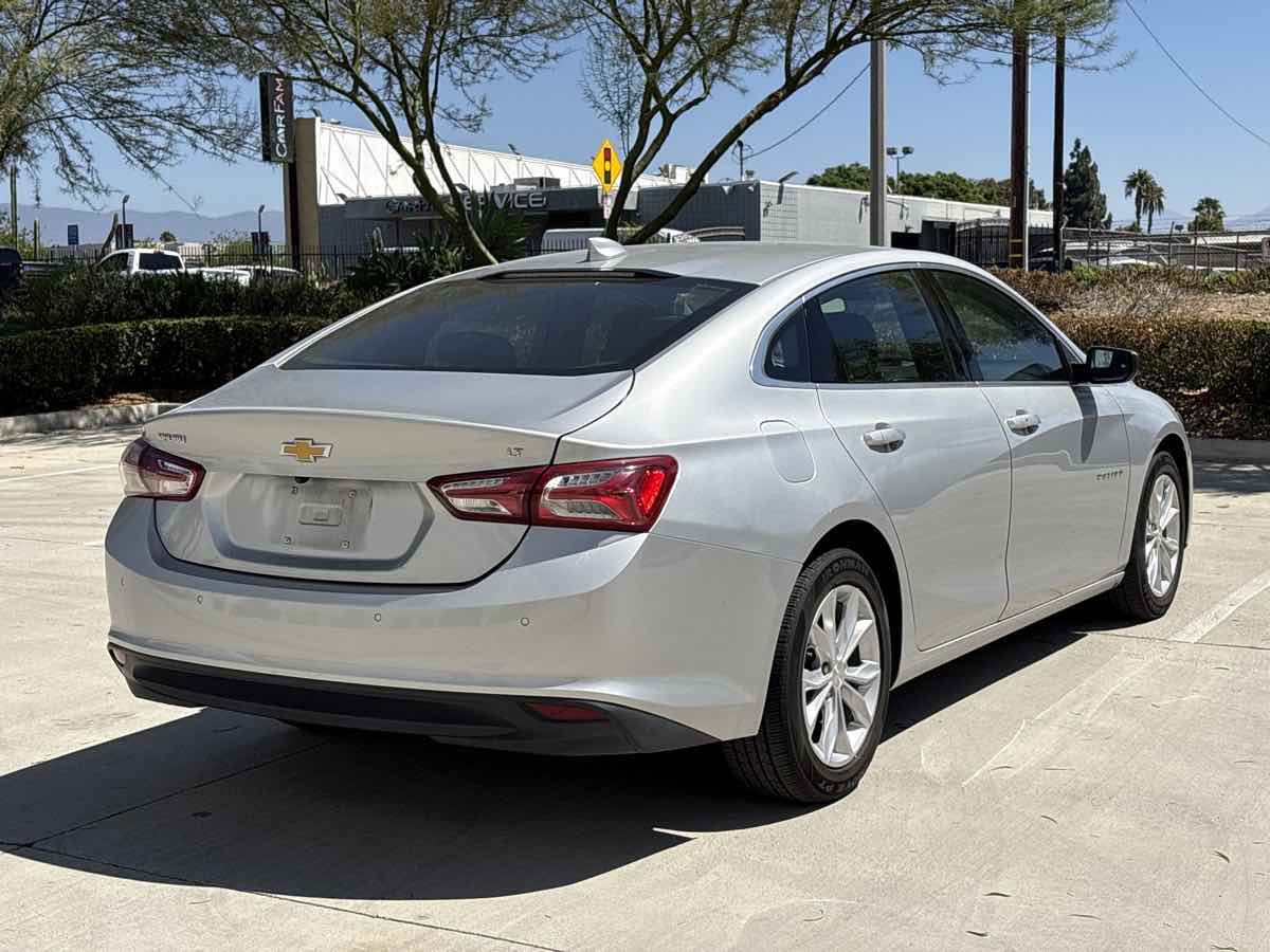 Photo 3 of this Chevrolet Malibu