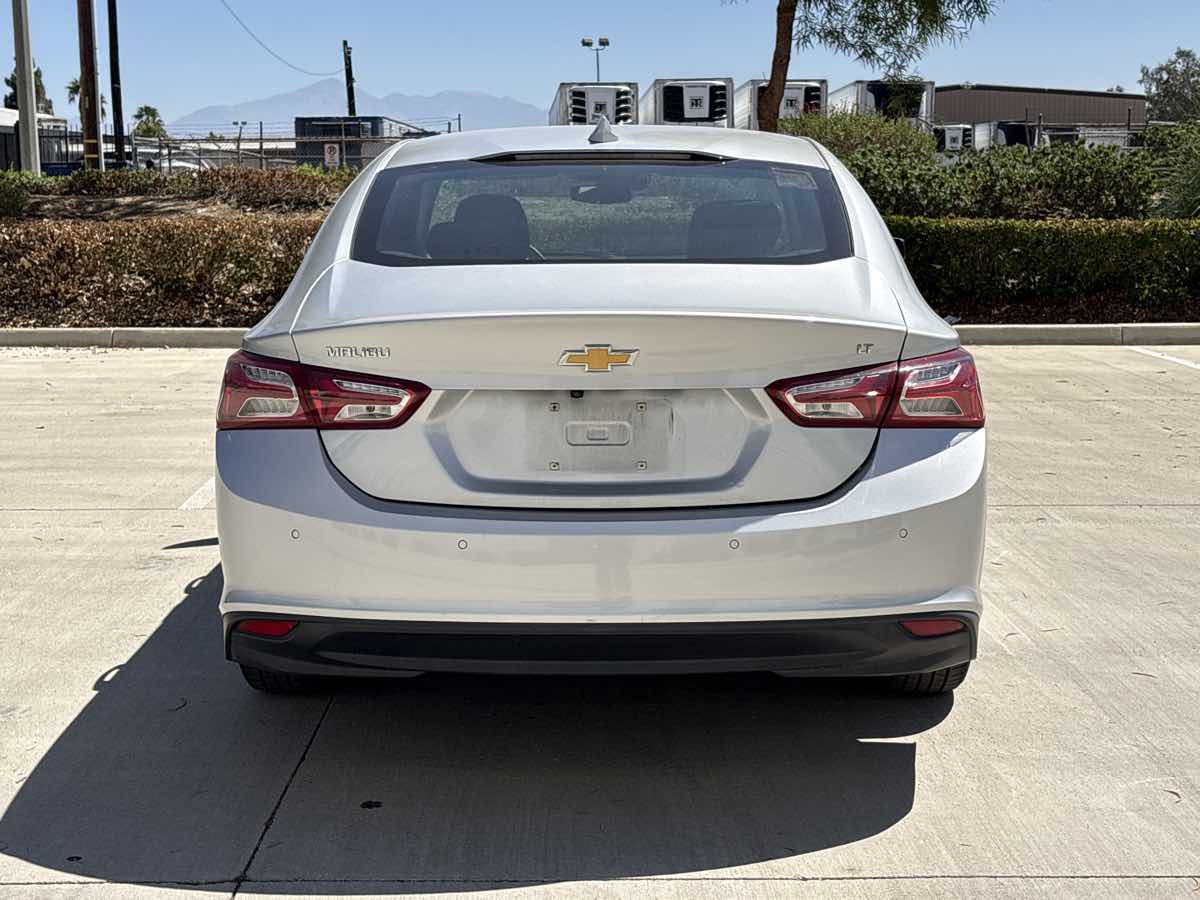 Photo 4 of this Chevrolet Malibu