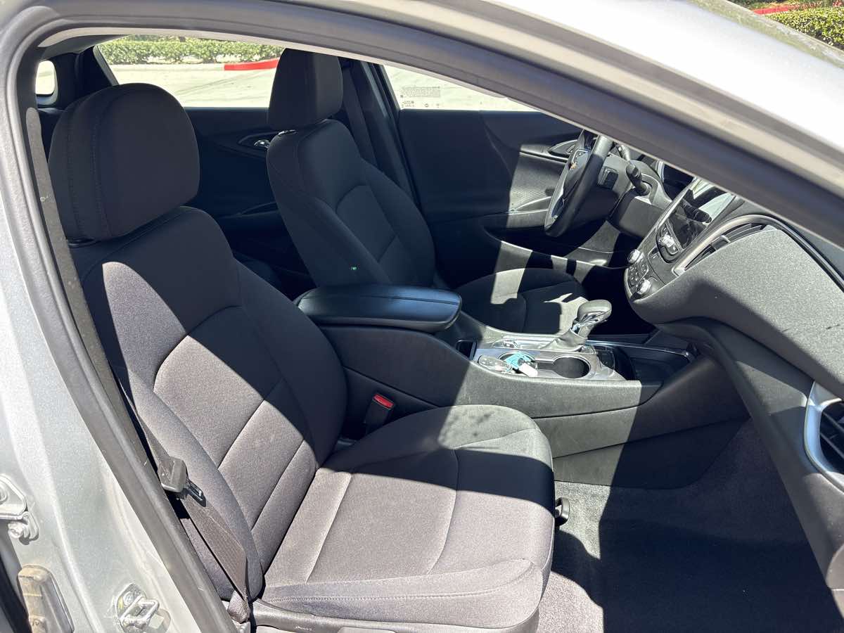 Photo 16 of this Chevrolet Malibu