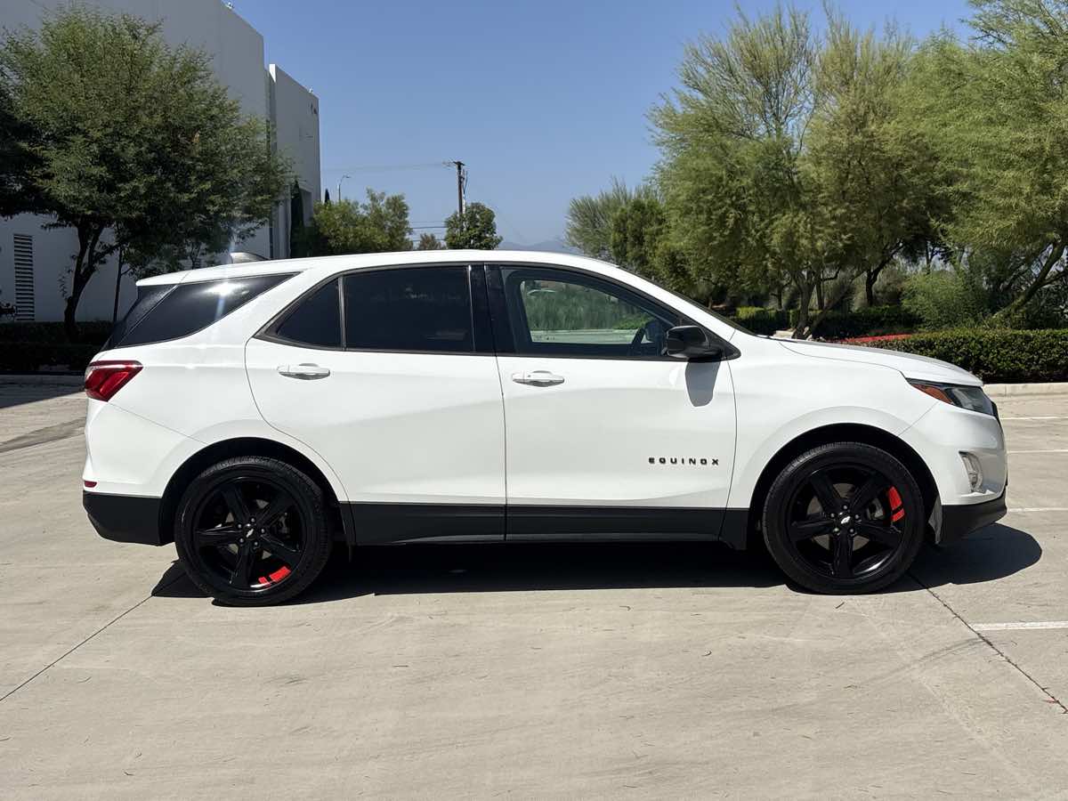 Photo 2 of this Chevrolet Equinox